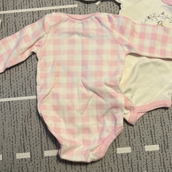 HB longsleeve onsies x3- US 0-3 - Picture 7 of 10